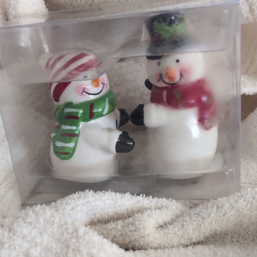 Festive Snowman Salt And Pepper Shakers Holiday Decor Set